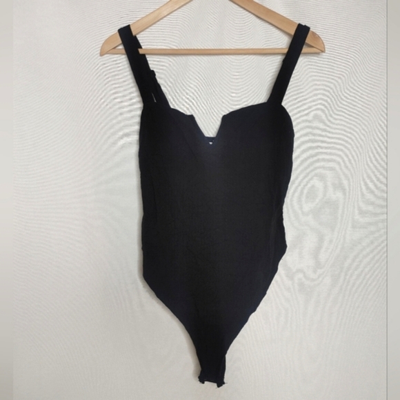 Intimately Free People Notch V-neck Textured Sleeveless Bodysuit Thong Black M - Picture 2 of 11